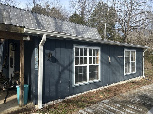 102 Rock Church Cemetery Rd, Charlotte, TN 37036