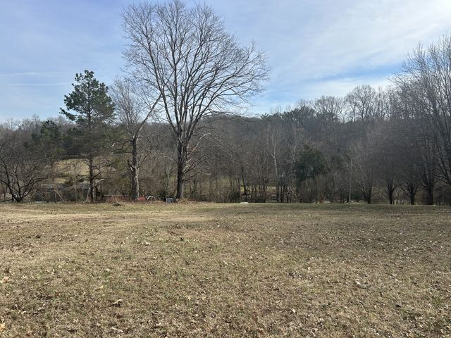 102 Rock Church Cemetery Rd, Charlotte, TN 37036