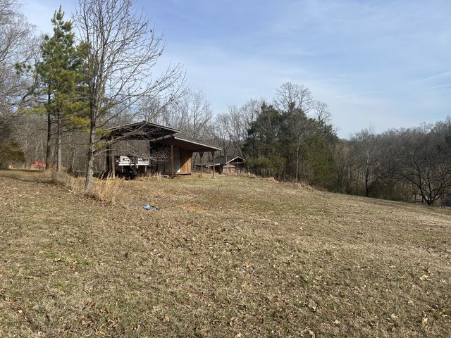 102 Rock Church Cemetery Rd, Charlotte, TN 37036