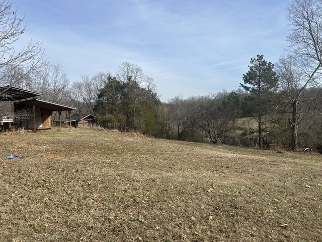 102 Rock Church Cemetery Rd, Charlotte, TN 37036