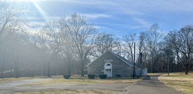 102 Rock Church Cemetery Rd, Charlotte, TN 37036