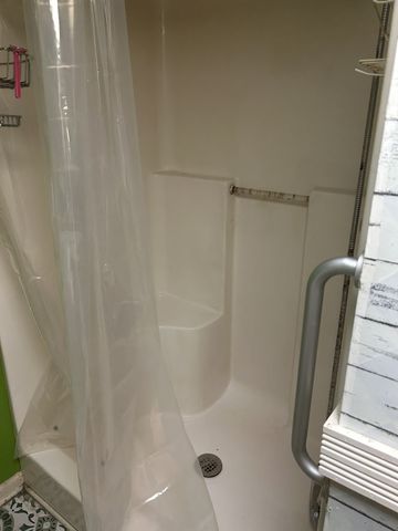 102 Rock Church Cemetery Rd, Charlotte, TN 37036