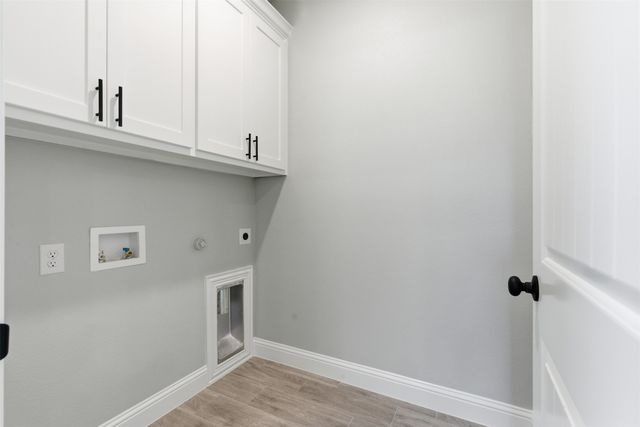 412 E Ball Street, Tom Bean, TX 75491