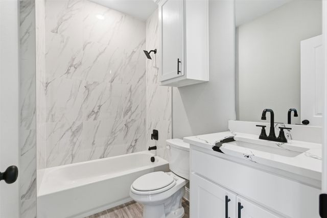 412 E Ball Street, Tom Bean, TX 75491