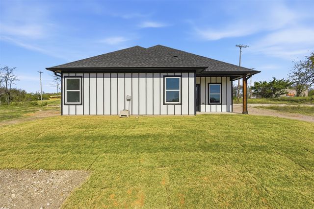 412 E Ball Street, Tom Bean, TX 75491