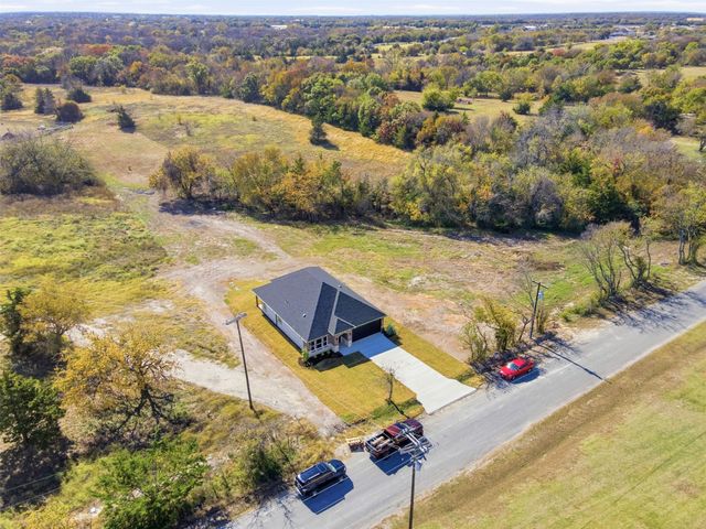 412 E Ball Street, Tom Bean, TX 75491