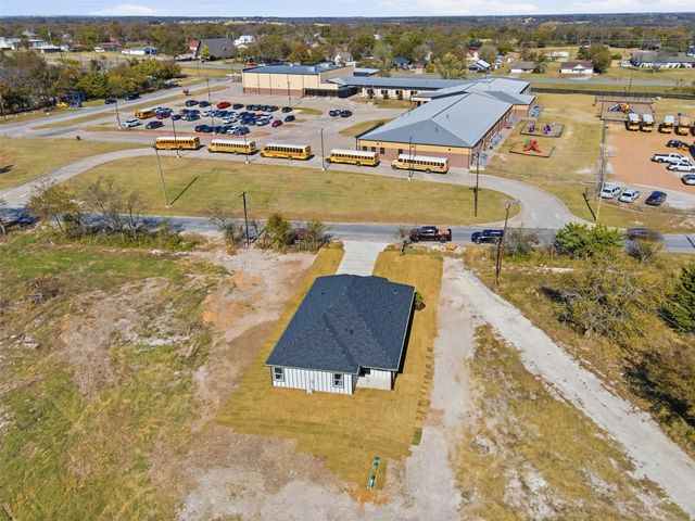 412 E Ball Street, Tom Bean, TX 75491