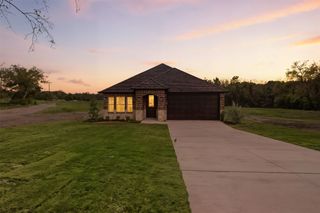 412 E Ball Street, Tom Bean, TX 75491