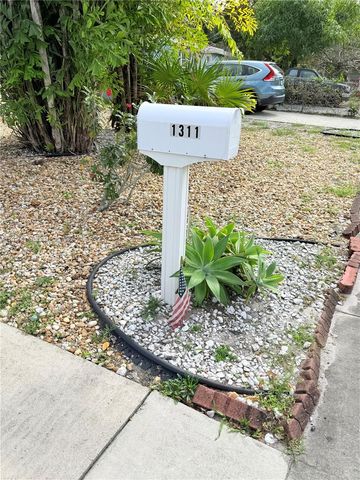 1311 N 69th Ave, Hollywood, FL 33024