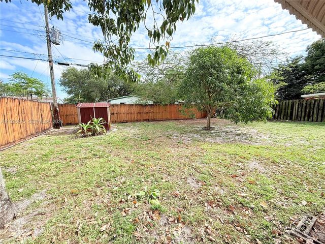 1311 N 69th Ave, Hollywood, FL 33024