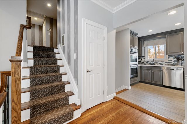 7 Rita Lane, Plainview, NY 11803