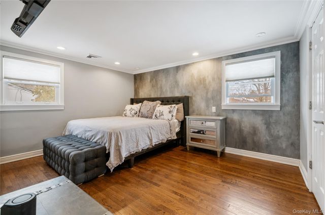 7 Rita Lane, Plainview, NY 11803