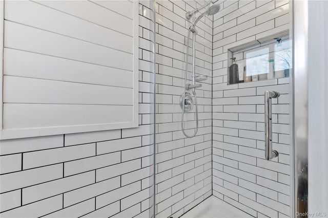 7 Rita Lane, Plainview, NY 11803