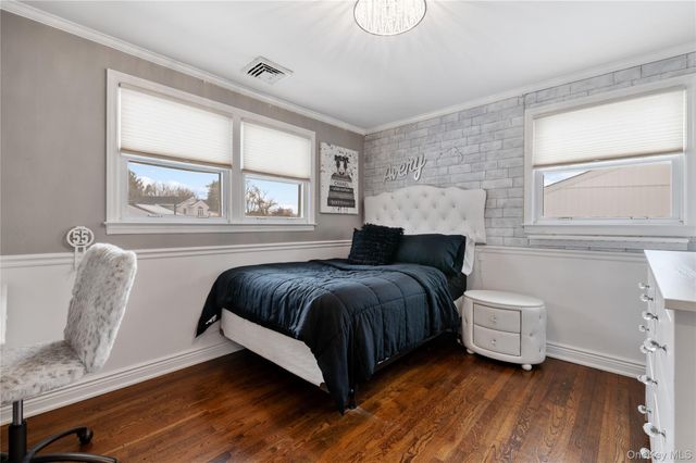 7 Rita Lane, Plainview, NY 11803