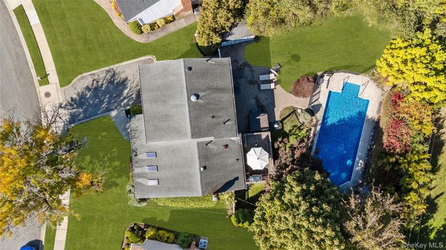 7 Rita Lane, Plainview, NY 11803