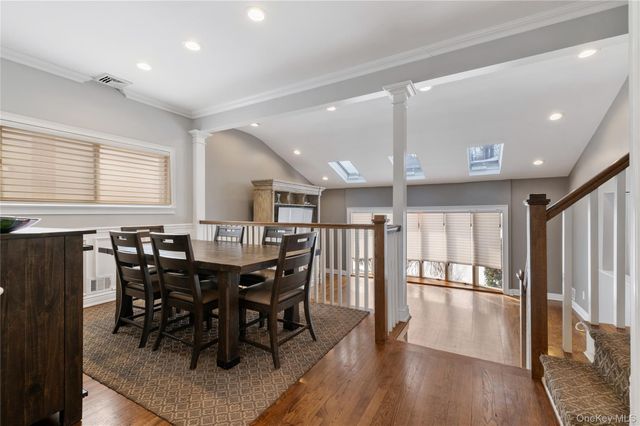 7 Rita Lane, Plainview, NY 11803