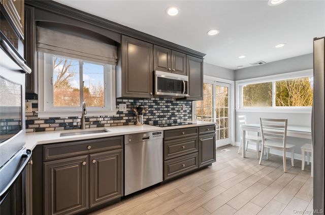 7 Rita Lane, Plainview, NY 11803