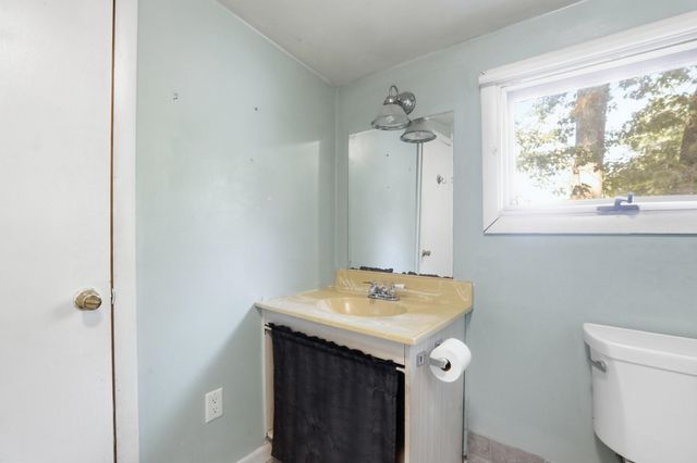 16 Hillside Avenue, Amherst, NH 03031