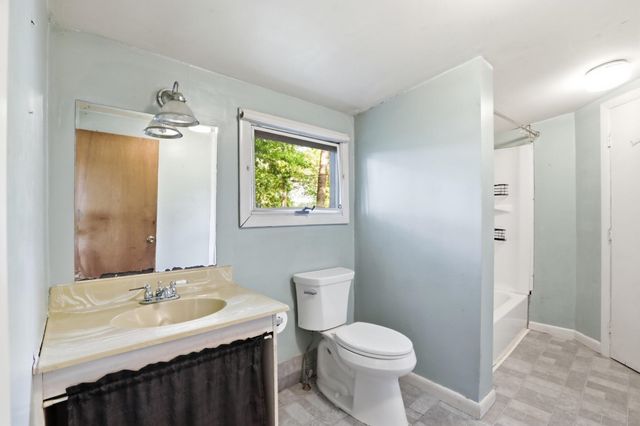 16 Hillside Avenue, Amherst, NH 03031