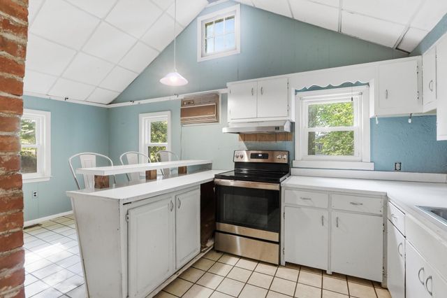 16 Hillside Avenue, Amherst, NH 03031