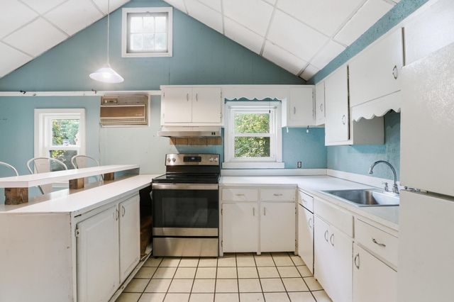 16 Hillside Avenue, Amherst, NH 03031