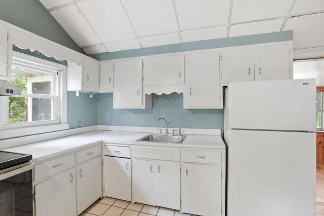 16 Hillside Avenue, Amherst, NH 03031