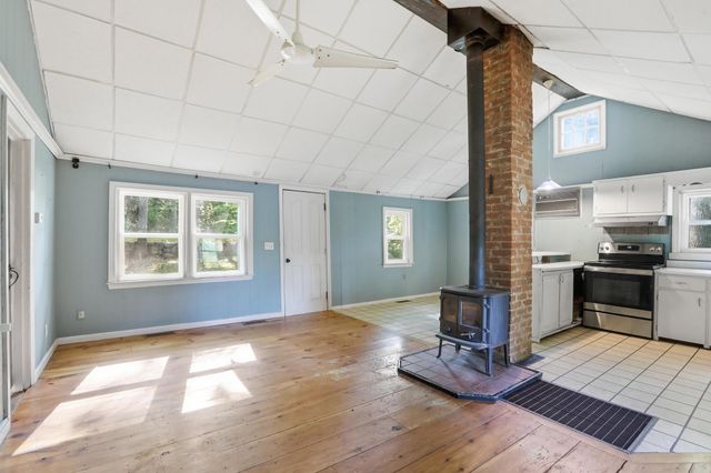 16 Hillside Avenue, Amherst, NH 03031