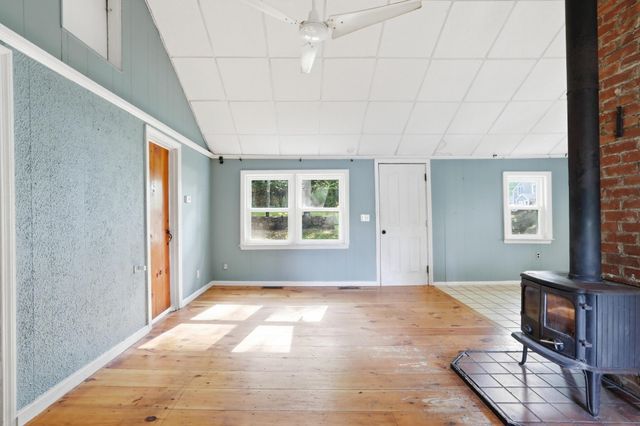 16 Hillside Avenue, Amherst, NH 03031