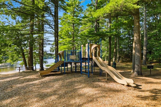 16 Hillside Avenue, Amherst, NH 03031
