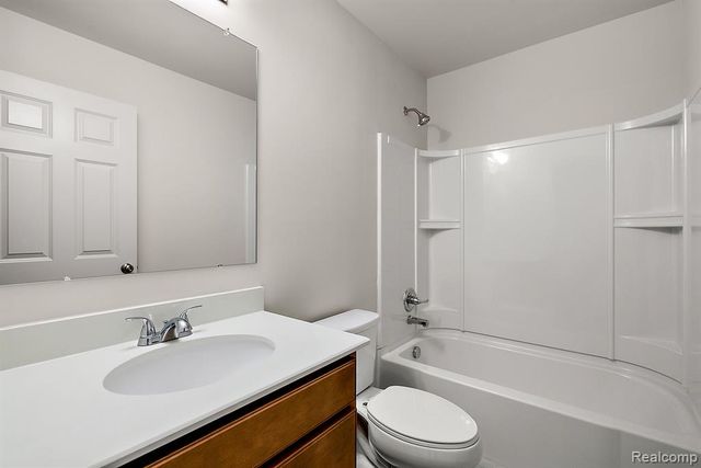 51594 Burgeon Drive, Macomb, MI 48042