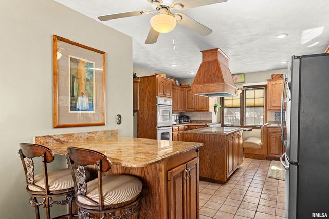 2110 HIGHWOOD Avenue, Pekin, IL 61554