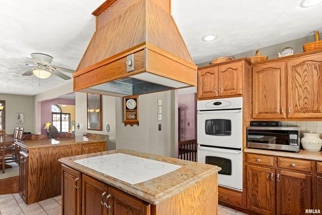 2110 HIGHWOOD Avenue, Pekin, IL 61554