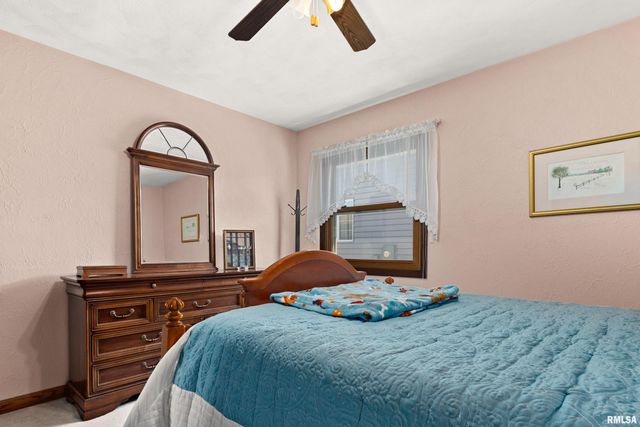 2110 HIGHWOOD Avenue, Pekin, IL 61554