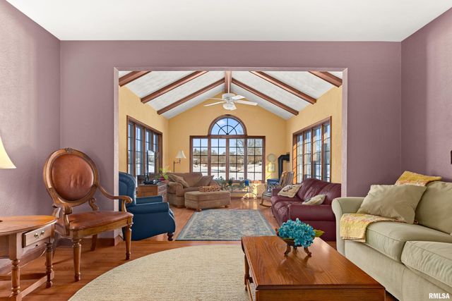 2110 HIGHWOOD Avenue, Pekin, IL 61554