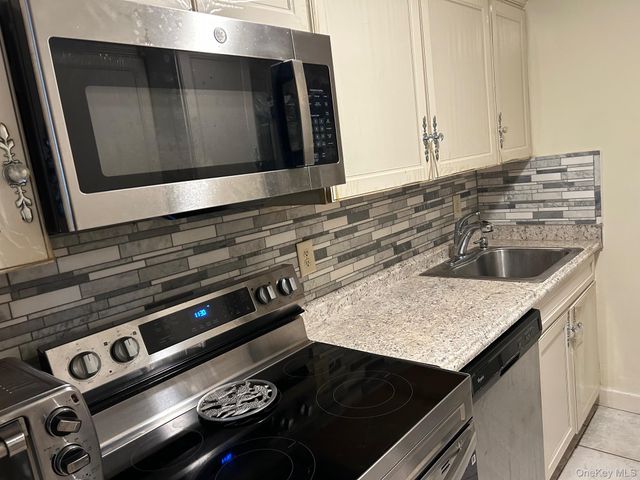 2 Secora Road C20, Monsey, NY 10952