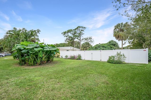1815 S 30th Street, Fort Pierce, FL 34947