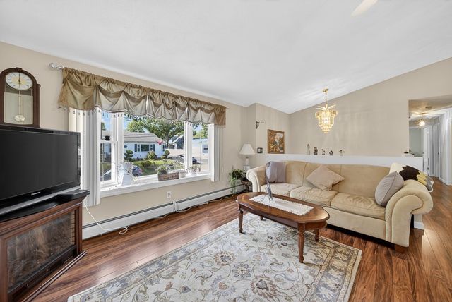 2 Garner Avenue, Johnston, RI 02919