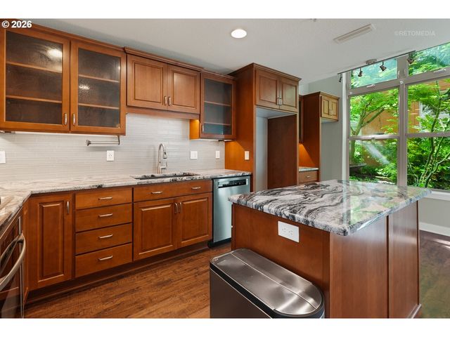 6279 Ne CARILLION Dr 102, Hillsboro, OR 97124
