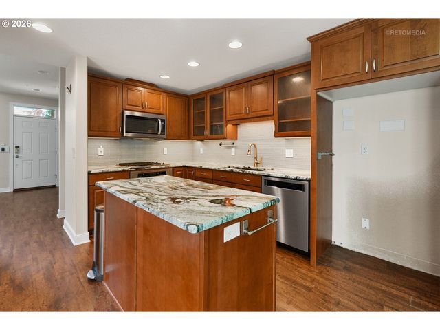 6279 Ne CARILLION Dr 102, Hillsboro, OR 97124