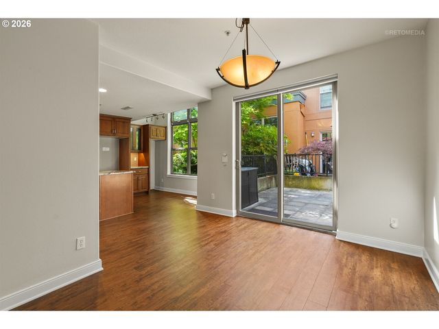 6279 Ne CARILLION Dr 102, Hillsboro, OR 97124