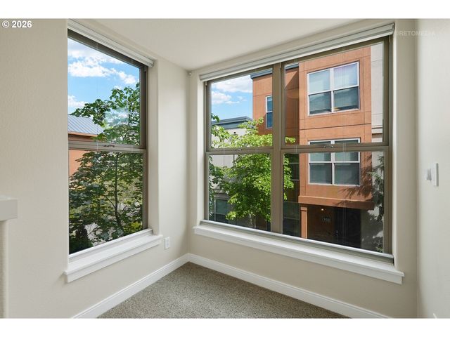 6279 Ne CARILLION Dr 102, Hillsboro, OR 97124