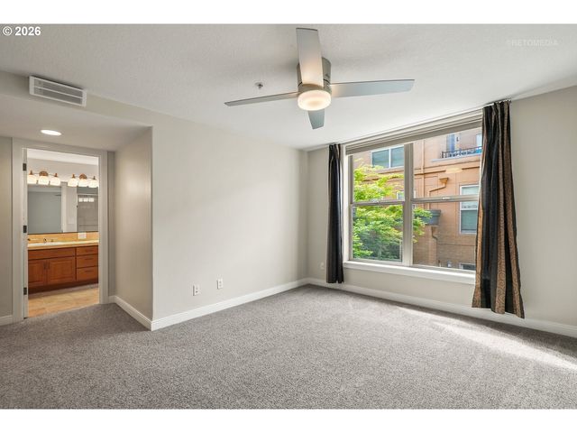 6279 Ne CARILLION Dr 102, Hillsboro, OR 97124
