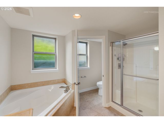 6279 Ne CARILLION Dr 102, Hillsboro, OR 97124