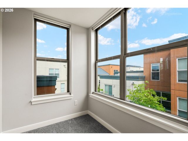 6279 Ne CARILLION Dr 102, Hillsboro, OR 97124