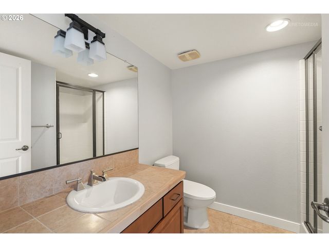 6279 Ne CARILLION Dr 102, Hillsboro, OR 97124