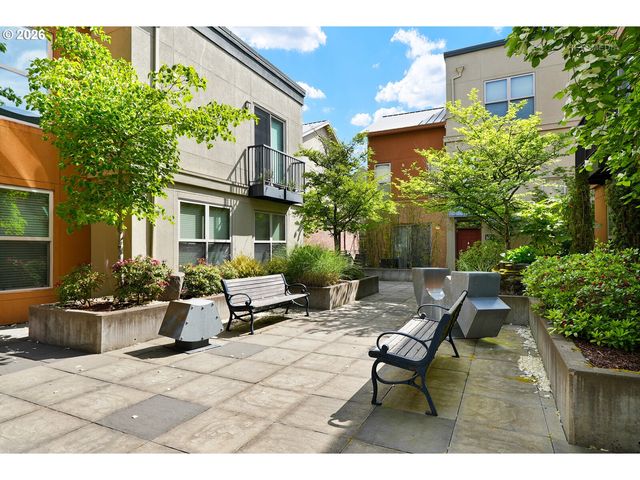 6279 Ne CARILLION Dr 102, Hillsboro, OR 97124