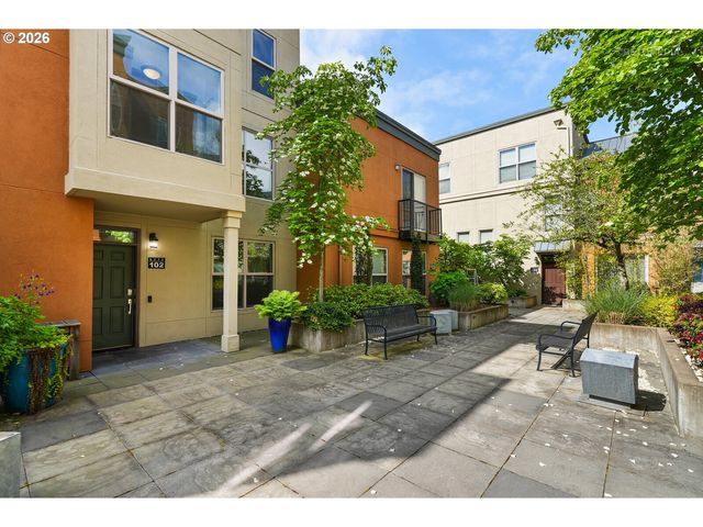 6279 Ne CARILLION Dr 102, Hillsboro, OR 97124