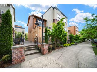6279 Ne CARILLION Dr 102, Hillsboro, OR 97124