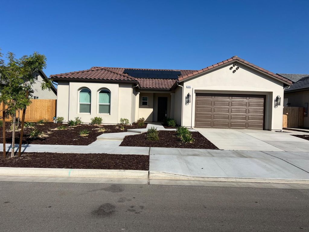 3062 19th Avenue, Kingsburg, CA 93631