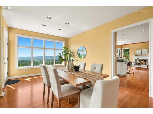 18500 RAY RIDGE Dr, Lake Oswego, OR 97034
